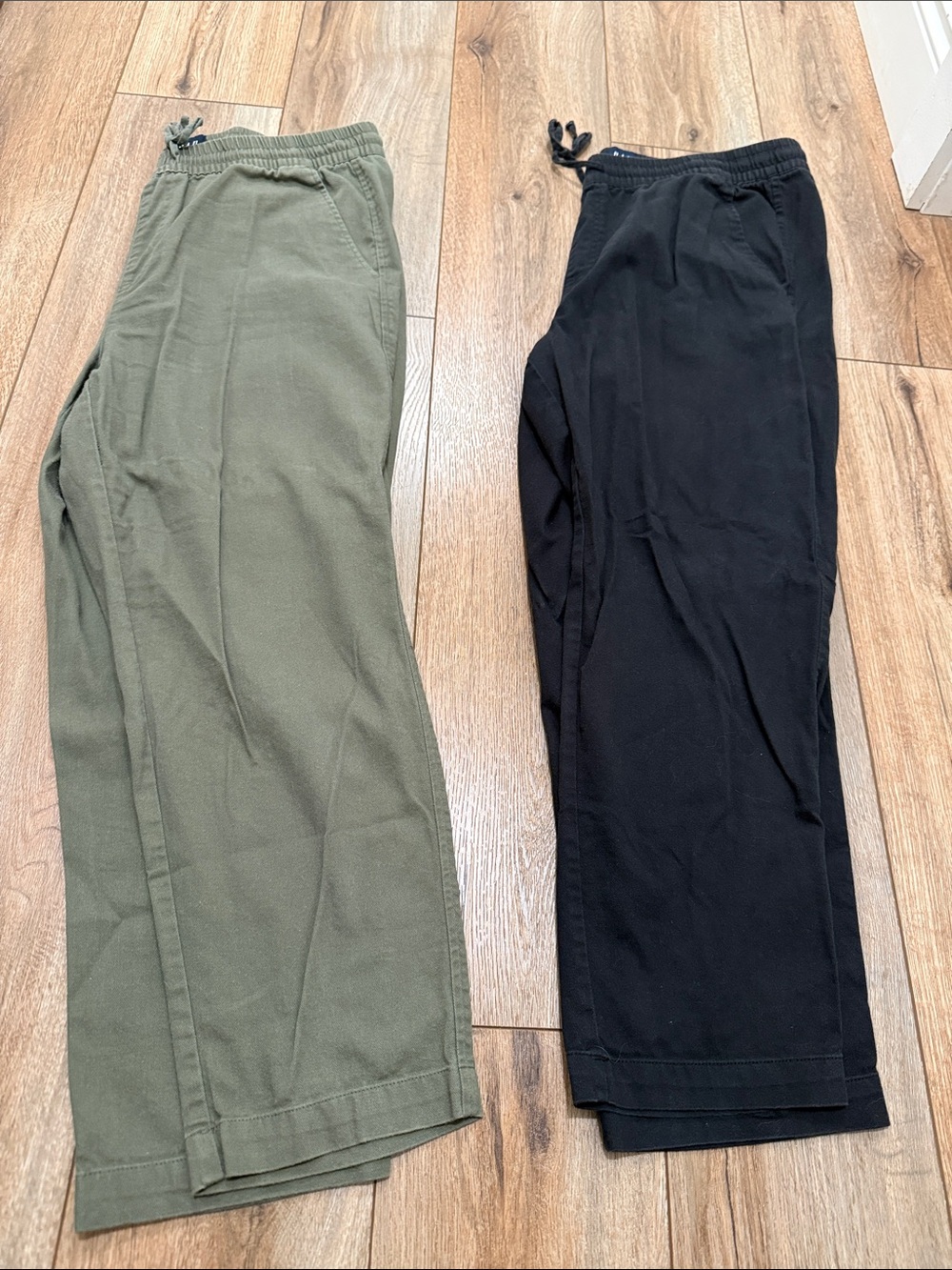 GAP Women's Drawstring Sweatpants in Olive Green and Black